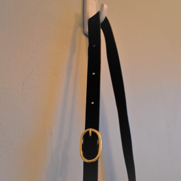 Elegant Black Crossbody Bag - Picture 3 of 7